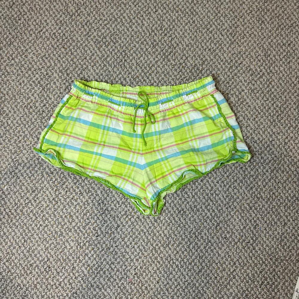 Cute vintage y2k Victoria’s Secret low rise green plaid mini/ micro shorts
